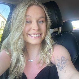 Meet your Posher, Kayla